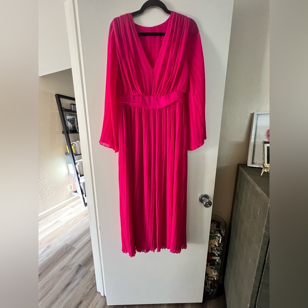 Elegant and versatile pink Zara dress